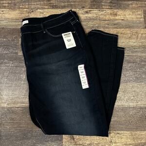Woman's Signature Mid-Rise Skinny Jeans